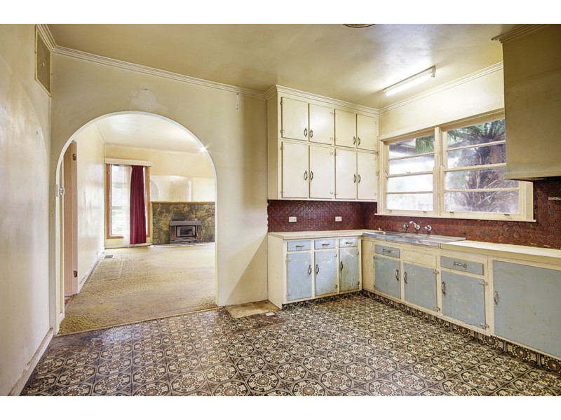 16 Churchill Square, Colac VIC 3250