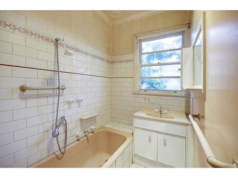 16 Churchill Square, Colac VIC 3250