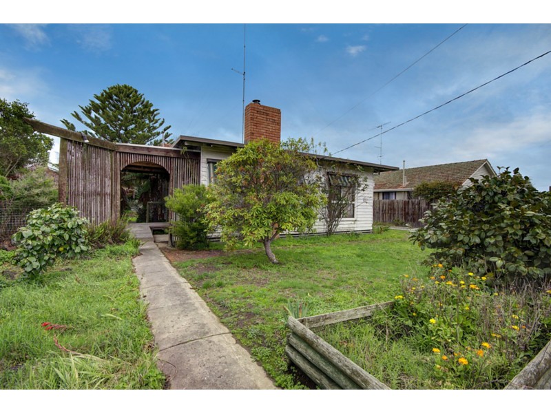 16 Churchill Square, Colac VIC 3250