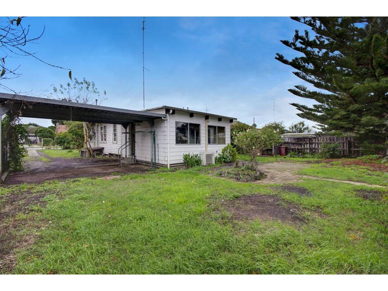 16 Churchill Square, Colac VIC 3250