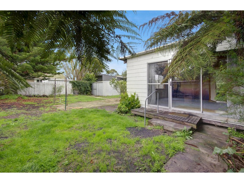 16 Churchill Square, Colac VIC 3250