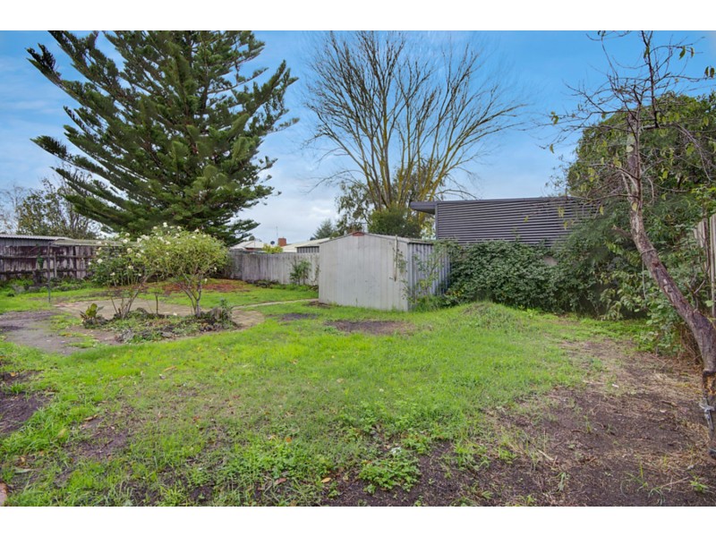 16 Churchill Square, Colac VIC 3250