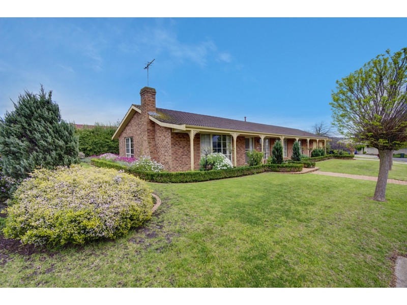 15 Glastonbury Drive, Highton VIC 3216