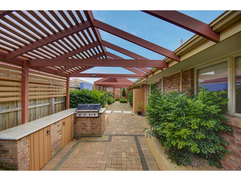 15 Glastonbury Drive, Highton VIC 3216