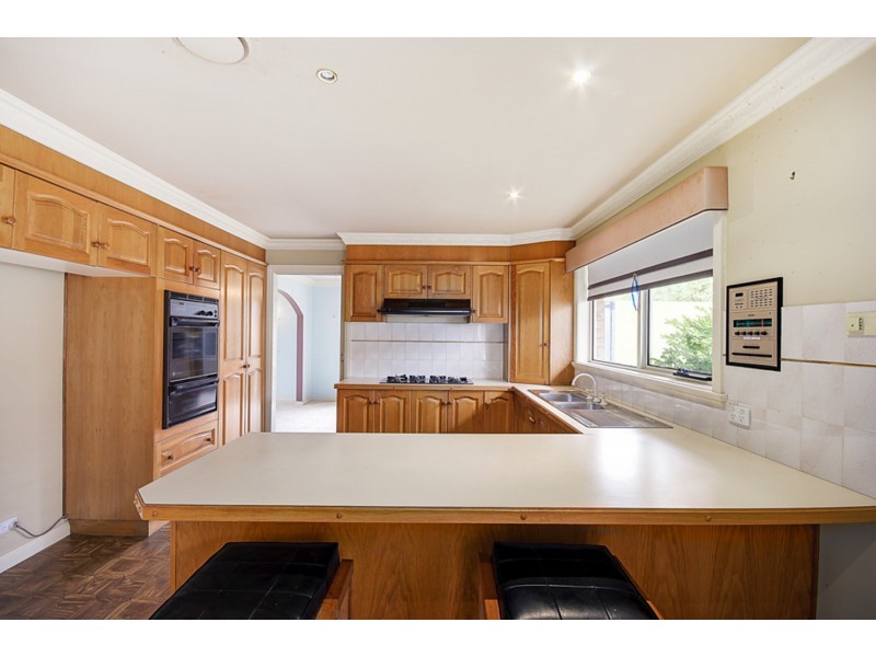 15 Glastonbury Drive, Highton VIC 3216