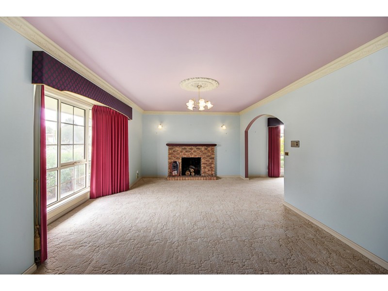 15 Glastonbury Drive, Highton VIC 3216