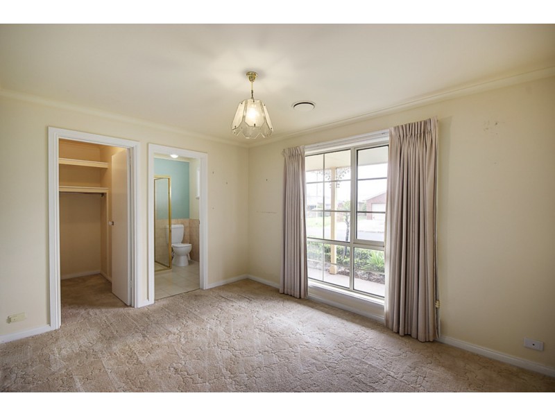 15 Glastonbury Drive, Highton VIC 3216