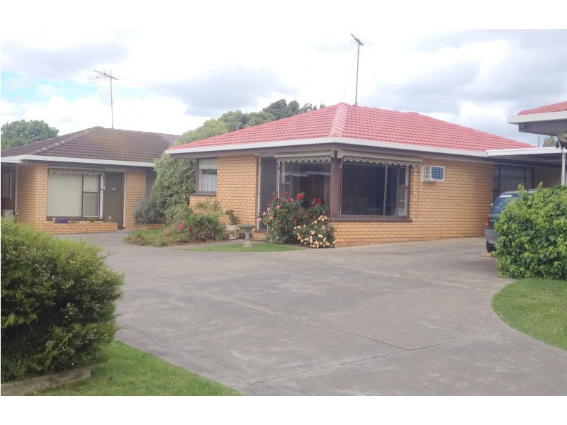 2/9 Elliott Avenue, Highton VIC 3216