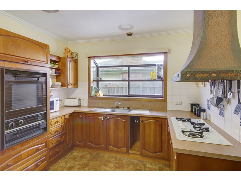 13 Cheltenham Road, Newcomb VIC 3219