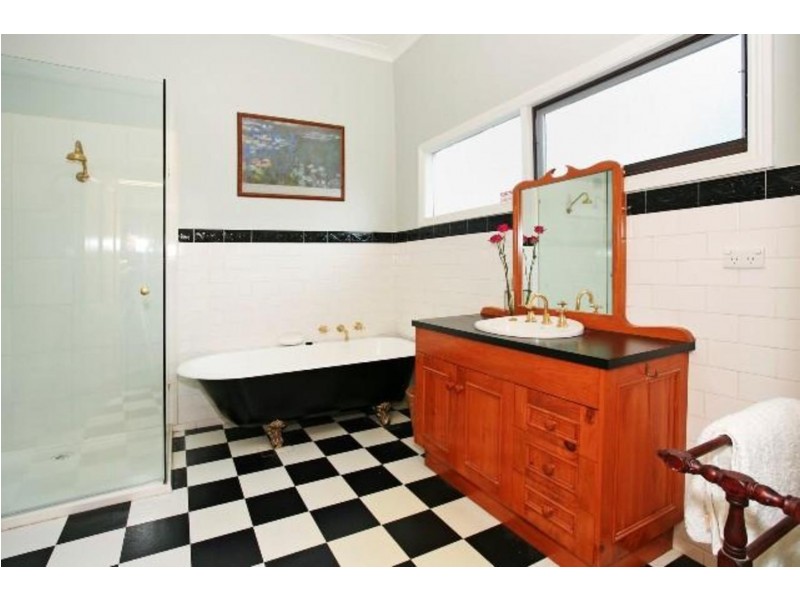 5 Noble Street, Newtown VIC 3220