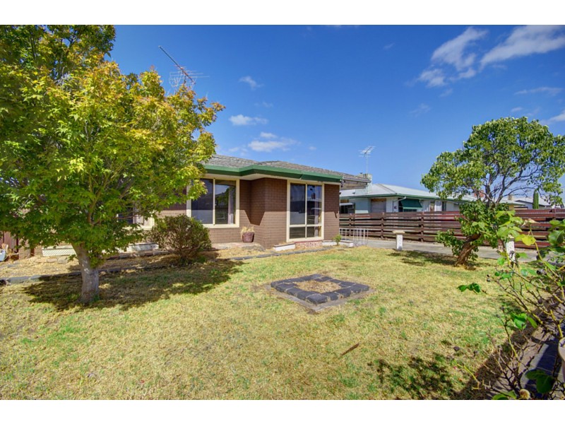 15 Waitara Grove, Norlane VIC 3214