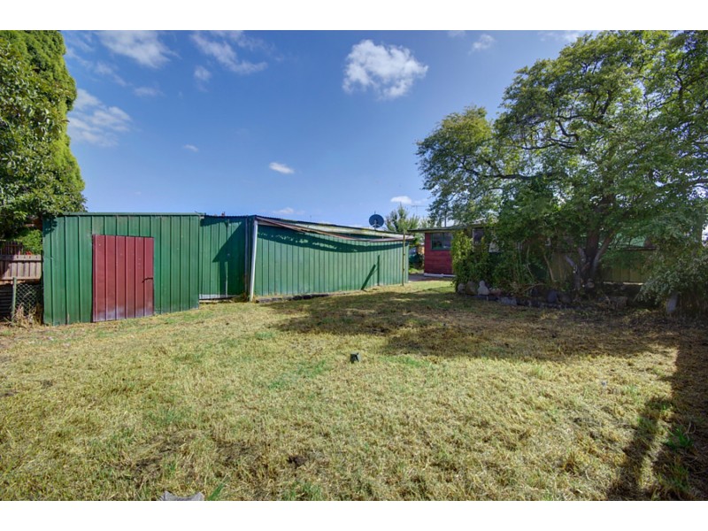 15 Waitara Grove, Norlane VIC 3214