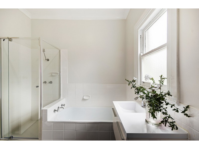 27 Churchill Avenue, Newtown VIC 3220