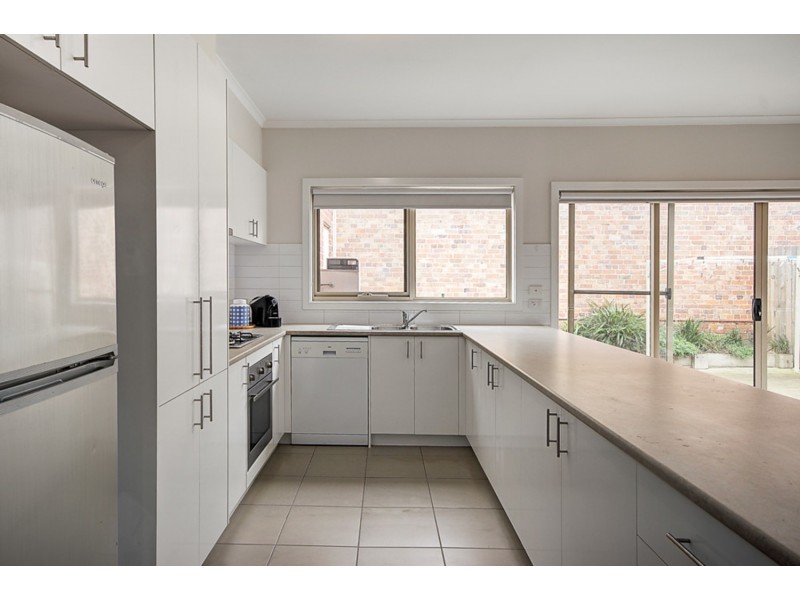 6 Clarendon Street, Newtown VIC 3220