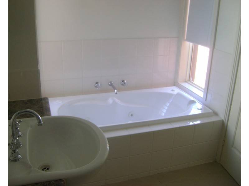 2/242 Ryrie Street, Geelong VIC 3220