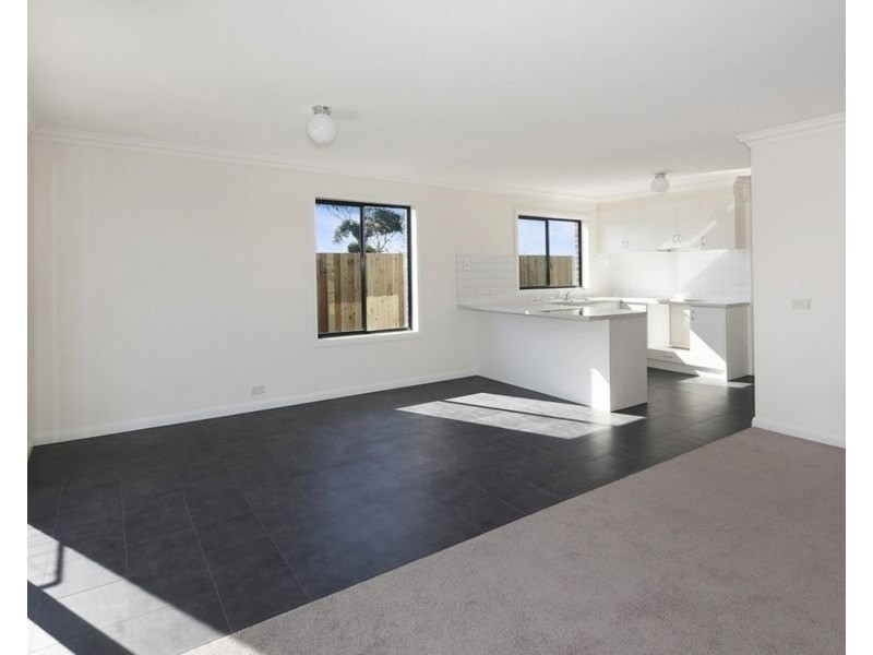 2/4 Barwarre Road, Marshall VIC 3216