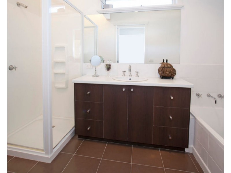 1 Laura Avenue, Belmont VIC 3216