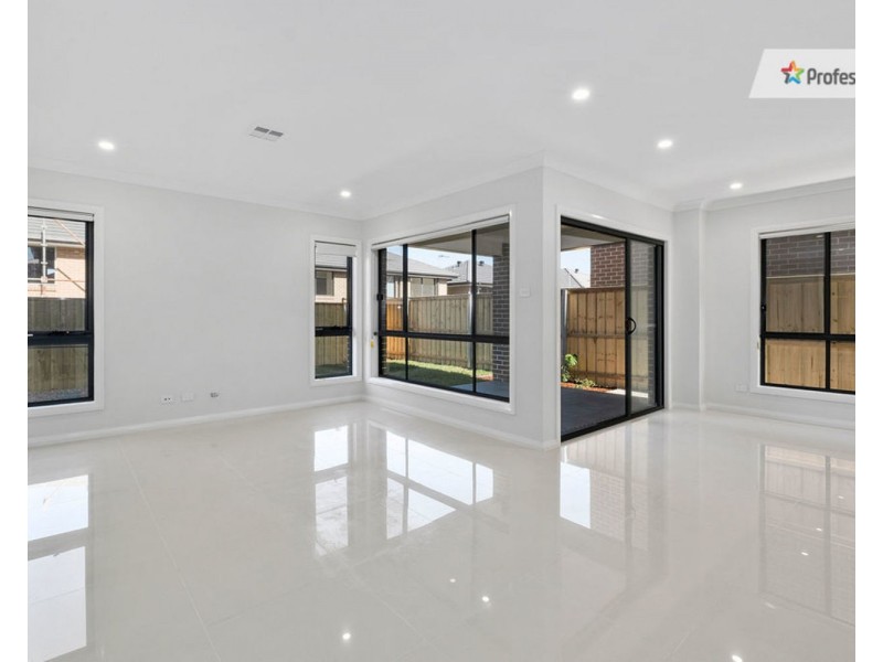 128 Longerenong Avenue, Box Hill NSW 2765