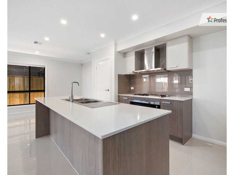 128 Longerenong Avenue, Box Hill NSW 2765