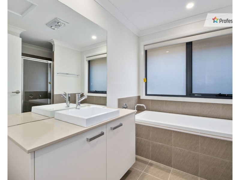 128 Longerenong Avenue, Box Hill NSW 2765