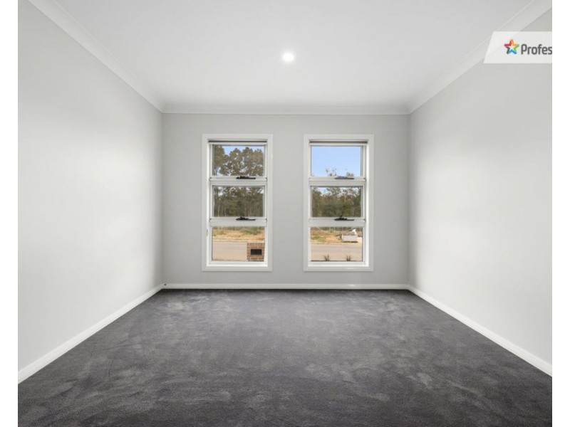 33 Thorpe Way, Box Hill NSW 2765