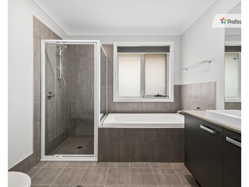 33 Thorpe Way, Box Hill NSW 2765