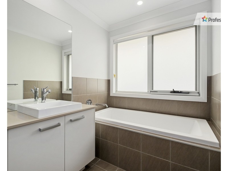7 Thorpe Way, Box Hill NSW 2765