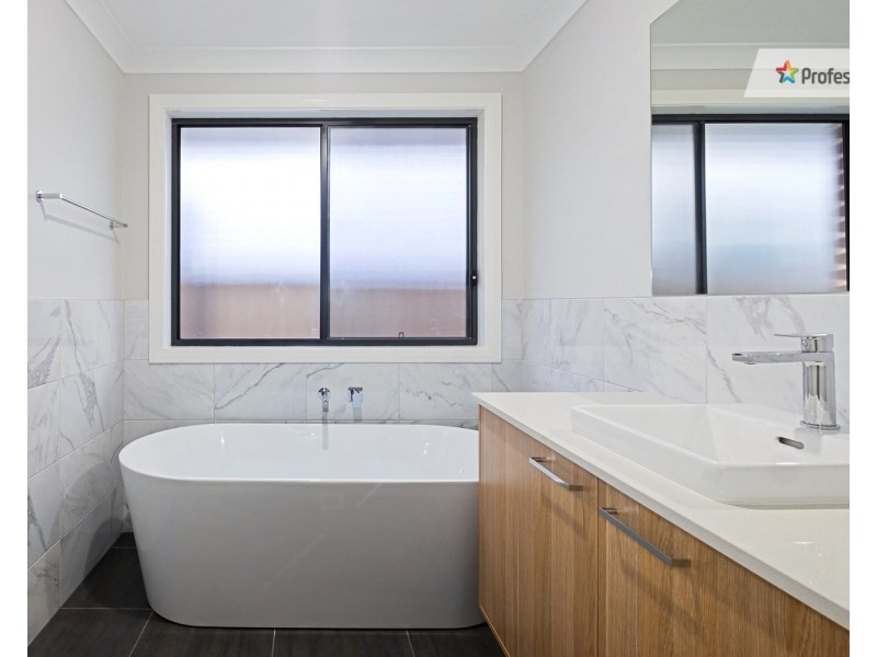 8 Charbray Street, Box Hill NSW 2765