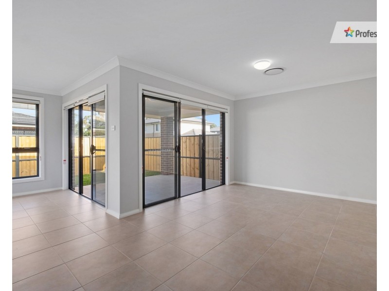 8 Charbray Street, Box Hill NSW 2765