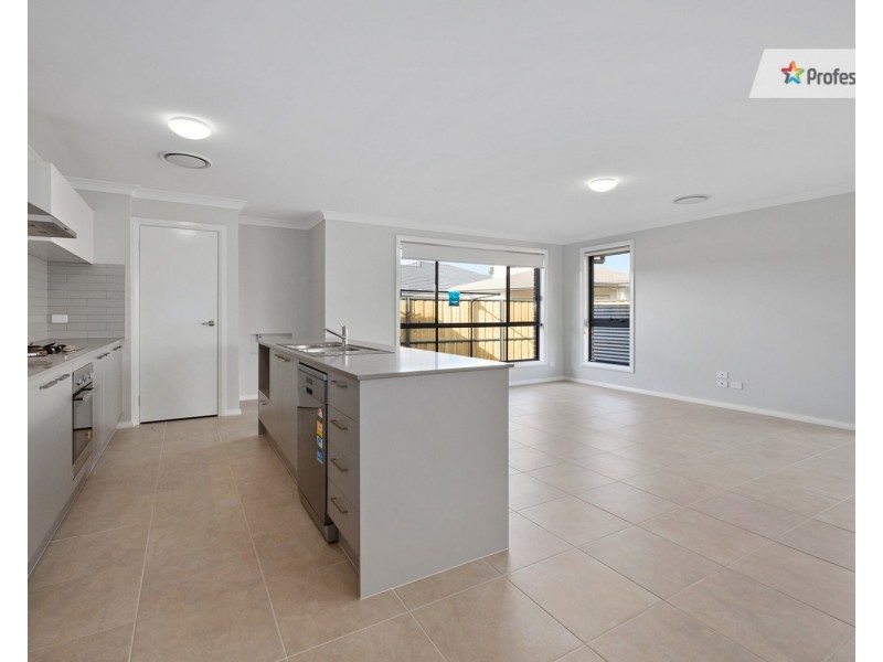 8 Charbray Street, Box Hill NSW 2765