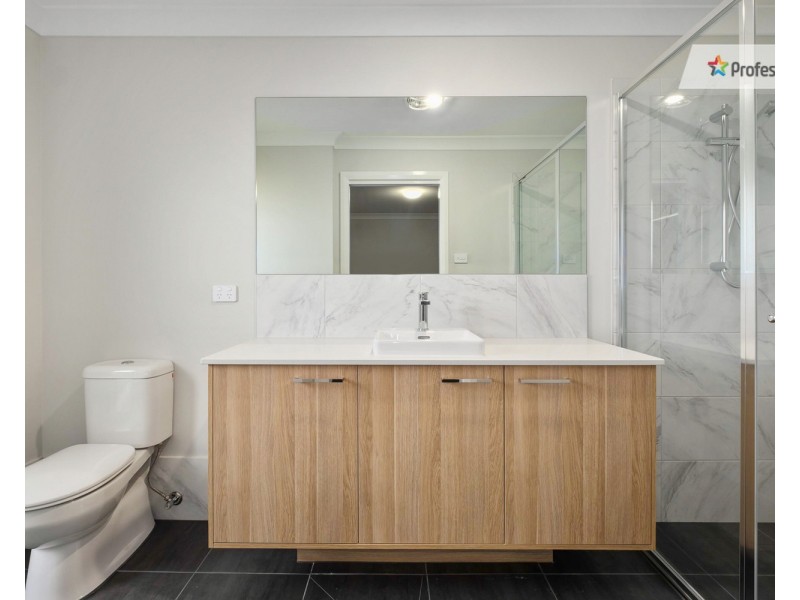 8 Charbray Street, Box Hill NSW 2765