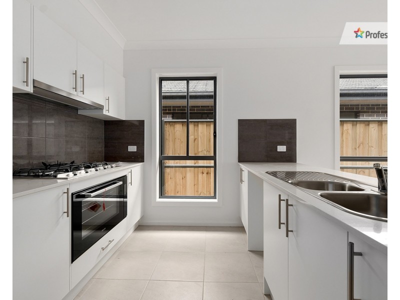 18 Kalinda Avenue, Box Hill NSW 2765