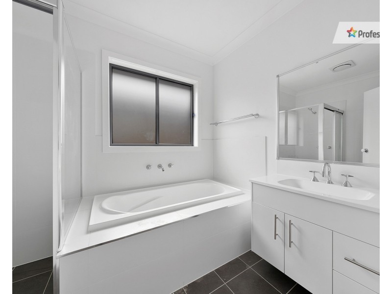 18 Kalinda Avenue, Box Hill NSW 2765