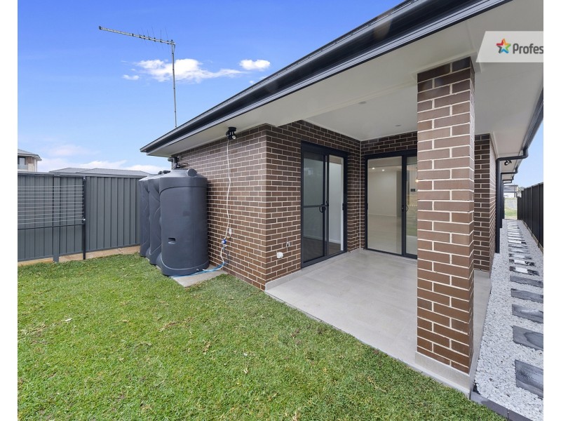 33 Gloaming Street, Box Hill NSW 2765