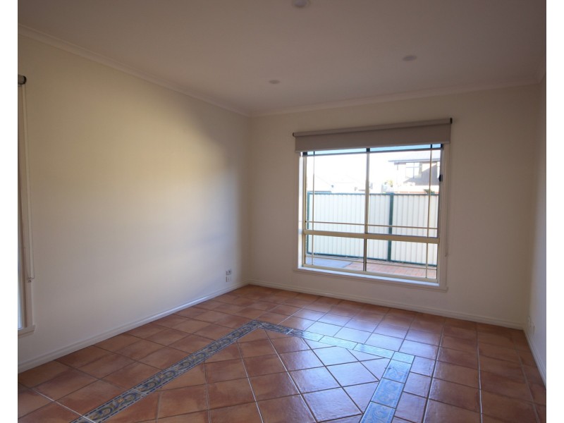 2/24 Barunah Street, Glenroy VIC 3046