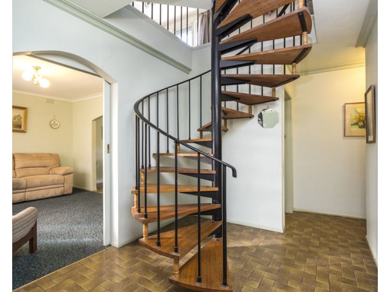 10 Moonee Boulevard, Glenroy VIC 3046