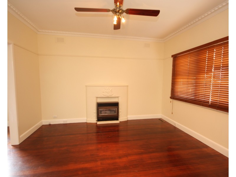 28 Anselm Grove, Glenroy VIC 3046