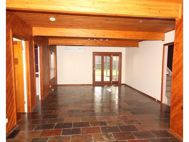 28 Anselm Grove, Glenroy VIC 3046