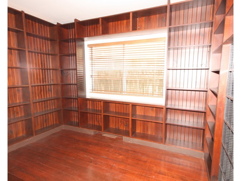 28 Anselm Grove, Glenroy VIC 3046