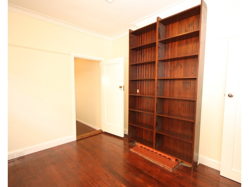 28 Anselm Grove, Glenroy VIC 3046