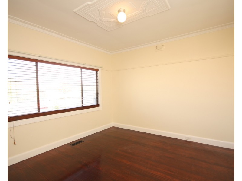 28 Anselm Grove, Glenroy VIC 3046