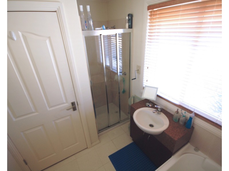 1/4-8 Mladen Court, Coolaroo VIC 3048