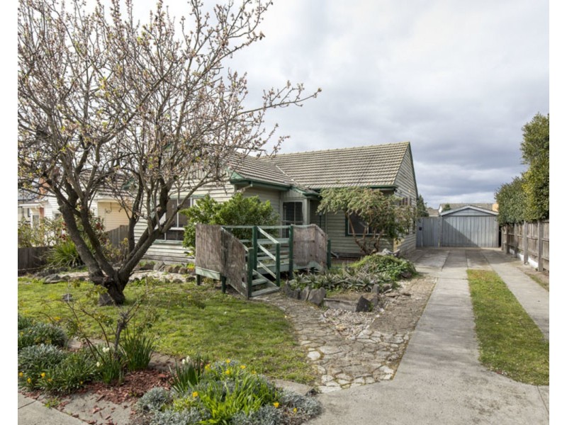 22 Grandison Grove, Oak Park VIC 3046