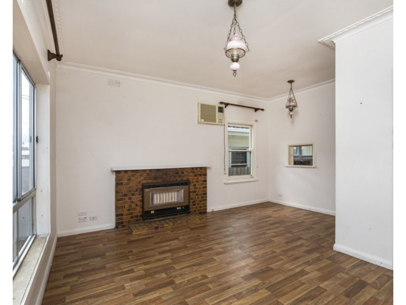 22 Grandison Grove, Oak Park VIC 3046