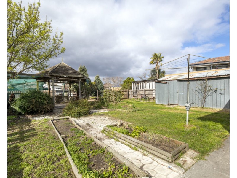 22 Grandison Grove, Oak Park VIC 3046