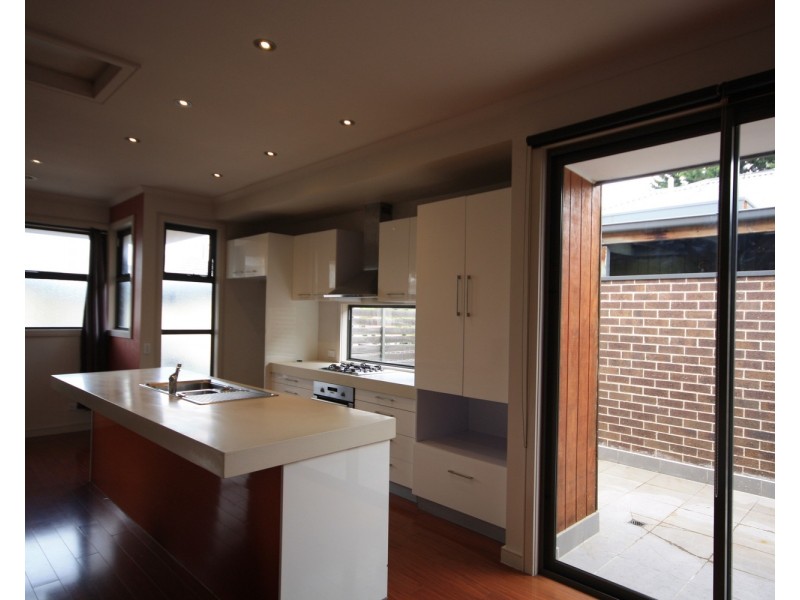 2/558 Pascoe Vale Road, Pascoe Vale VIC 3044