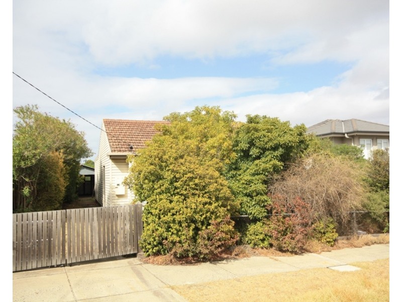 33 Cartwright Street, Oak Park VIC 3046