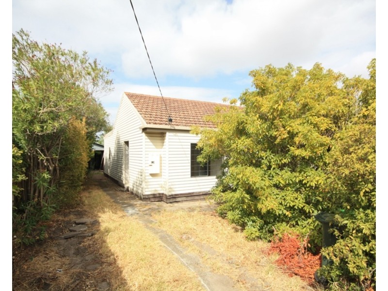 33 Cartwright Street, Oak Park VIC 3046