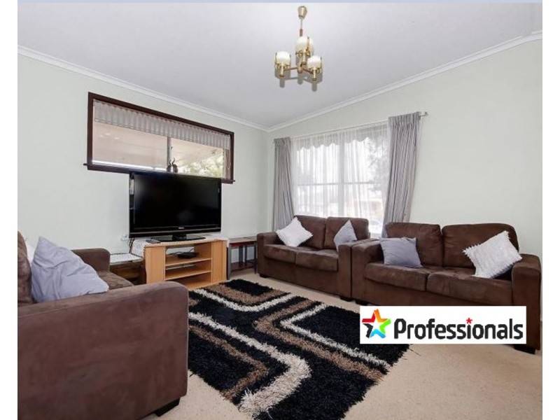 10 Crossley Crescent, Coolaroo VIC 3048