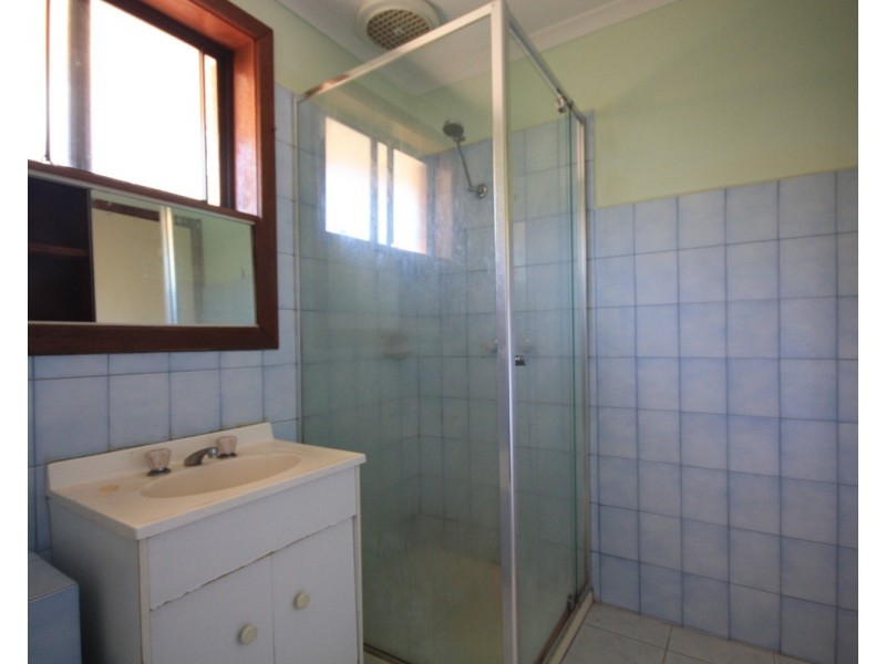 2/27 Shankland Boulevard, Meadow Heights VIC 3048